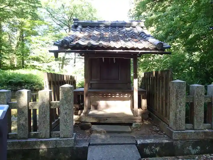 神明社の末社・摂社