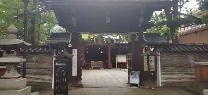 赤坂氷川神社の山門・神門