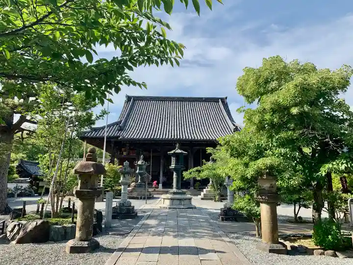 穴太寺の本殿・本堂