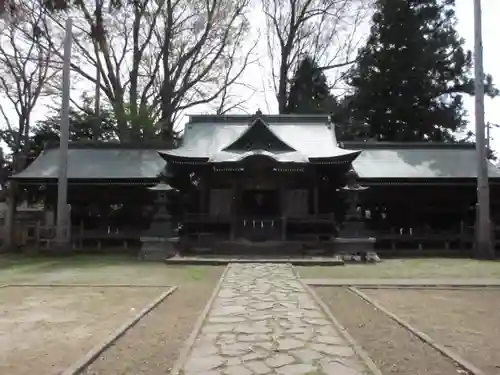 諏訪護国神社の本殿