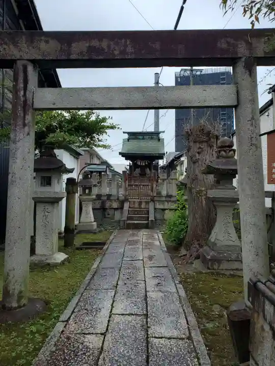 堤下神社の鳥居