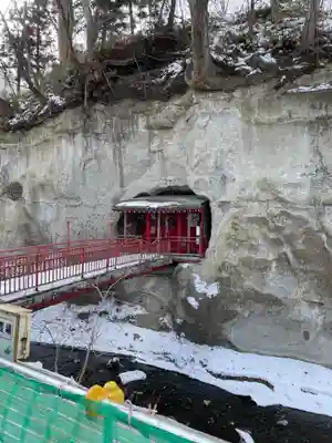 岩谷観音堂の本殿・本堂