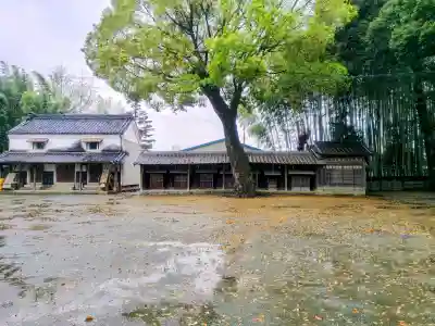 豊川進雄神社の{uncategorized: "未分類", other: "その他", undefined: "問題あり", building: "その他建物", grave: "お墓", sacred_gate: "鳥居", guardian: "狛犬", statue: "像", buddha: "仏像", history: "歴史", nature: "自然", garden: "庭園", animal: "動物", pagoda: "塔", temizu: "手水舎", mountain_gate: "山門・神門", sanctuary: "本殿・本堂", subordinate: "末社・摂社", art: "芸術", scenery: "景色", jizo: "地蔵", ema: "絵馬", goshuin: "御朱印", omikuji: "おみくじ", items: "授与品その他", amulet: "お守り", goshuincho: "御朱印帳", eats: "食事", festival: "お祭り", votive_dance: "神楽", shichigosan: "七五三参", wedding: "結婚式", experience: "体験その他", initially: "初詣", around: "周辺", anti_infection: "感染症対策"}