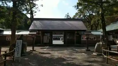 伊曽乃神社の山門・神門