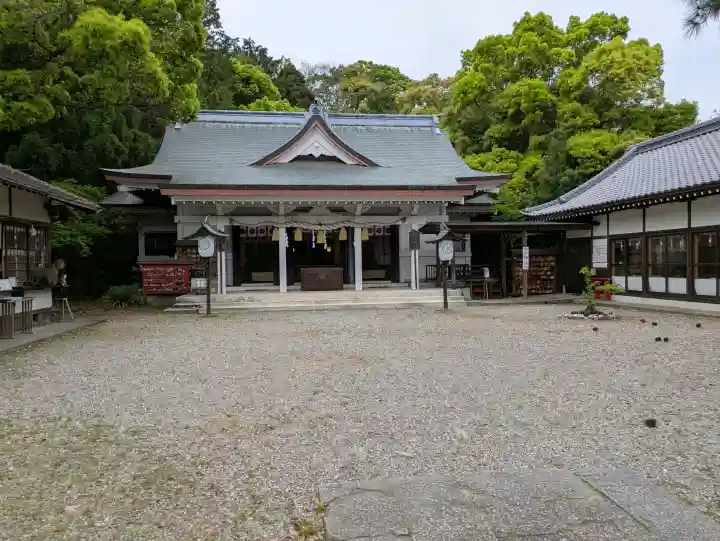 忌部神社の{uncategorized: "未分類", other: "その他", undefined: "問題あり", building: "その他建物", grave: "お墓", sacred_gate: "鳥居", guardian: "狛犬", statue: "像", buddha: "仏像", history: "歴史", nature: "自然", garden: "庭園", animal: "動物", pagoda: "塔", temizu: "手水舎", mountain_gate: "山門・神門", sanctuary: "本殿・本堂", subordinate: "末社・摂社", art: "芸術", scenery: "景色", jizo: "地蔵", ema: "絵馬", goshuin: "御朱印", omikuji: "おみくじ", items: "授与品その他", amulet: "お守り", goshuincho: "御朱印帳", eats: "食事", festival: "お祭り", votive_dance: "神楽", shichigosan: "七五三参", wedding: "結婚式", experience: "体験その他", initially: "初詣", around: "周辺", anti_infection: "感染症対策"}