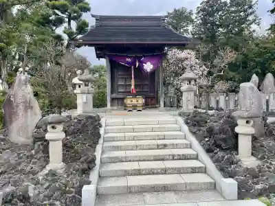 成田山新勝寺の{uncategorized: "未分類", other: "その他", undefined: "問題あり", building: "その他建物", grave: "お墓", sacred_gate: "鳥居", guardian: "狛犬", statue: "像", buddha: "仏像", history: "歴史", nature: "自然", garden: "庭園", animal: "動物", pagoda: "塔", temizu: "手水舎", mountain_gate: "山門・神門", sanctuary: "本殿・本堂", subordinate: "末社・摂社", art: "芸術", scenery: "景色", jizo: "地蔵", ema: "絵馬", goshuin: "御朱印", omikuji: "おみくじ", items: "授与品その他", amulet: "お守り", goshuincho: "御朱印帳", eats: "食事", festival: "お祭り", votive_dance: "神楽", shichigosan: "七五三参", wedding: "結婚式", experience: "体験その他", initially: "初詣", around: "周辺", anti_infection: "感染症対策"}