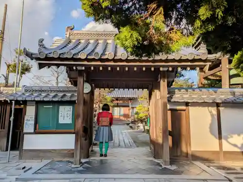 三誓寺の山門・神門