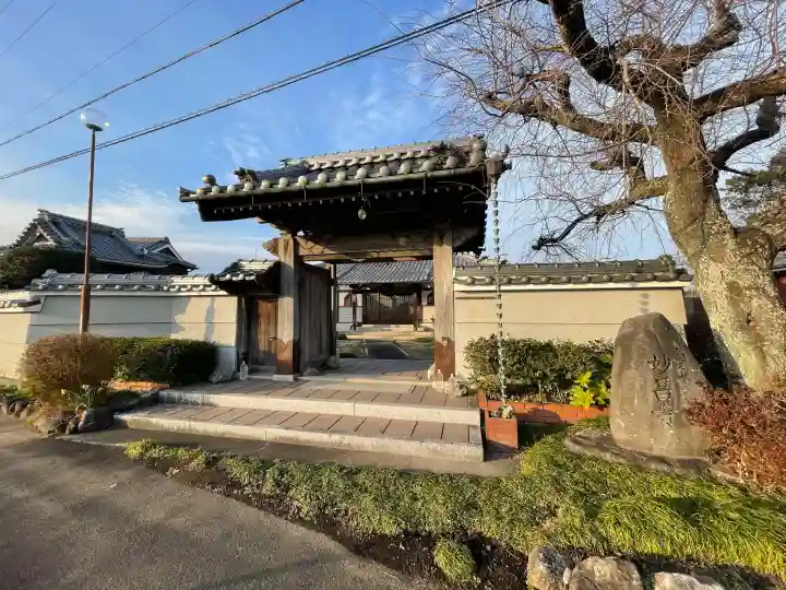 伊勢妙昌寺の{uncategorized: "未分類", other: "その他", undefined: "問題あり", building: "その他建物", grave: "お墓", sacred_gate: "鳥居", guardian: "狛犬", statue: "像", buddha: "仏像", history: "歴史", nature: "自然", garden: "庭園", animal: "動物", pagoda: "塔", temizu: "手水舎", mountain_gate: "山門・神門", sanctuary: "本殿・本堂", subordinate: "末社・摂社", art: "芸術", scenery: "景色", jizo: "地蔵", ema: "絵馬", goshuin: "御朱印", omikuji: "おみくじ", items: "授与品その他", amulet: "お守り", goshuincho: "御朱印帳", eats: "食事", festival: "お祭り", votive_dance: "神楽", shichigosan: "七五三参", wedding: "結婚式", experience: "体験その他", initially: "初詣", around: "周辺", anti_infection: "感染症対策"}