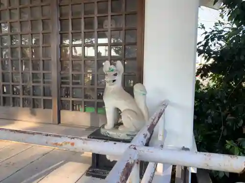 鳥出神社の狛犬