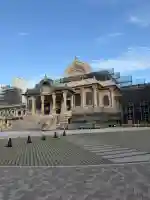 築地本願寺(本願寺築地別院)の{uncategorized: "未分類", other: "その他", undefined: "問題あり", building: "その他建物", grave: "お墓", sacred_gate: "鳥居", guardian: "狛犬", statue: "像", buddha: "仏像", history: "歴史", nature: "自然", garden: "庭園", animal: "動物", pagoda: "塔", temizu: "手水舎", mountain_gate: "山門・神門", sanctuary: "本殿・本堂", subordinate: "末社・摂社", art: "芸術", scenery: "景色", jizo: "地蔵", ema: "絵馬", goshuin: "御朱印", omikuji: "おみくじ", items: "授与品その他", amulet: "お守り", goshuincho: "御朱印帳", eats: "食事", festival: "お祭り", votive_dance: "神楽", shichigosan: "七五三参", wedding: "結婚式", experience: "体験その他", initially: "初詣", around: "周辺", anti_infection: "感染症対策"}