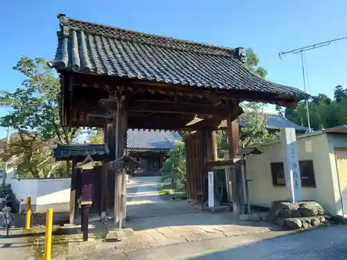 西徳寺の山門