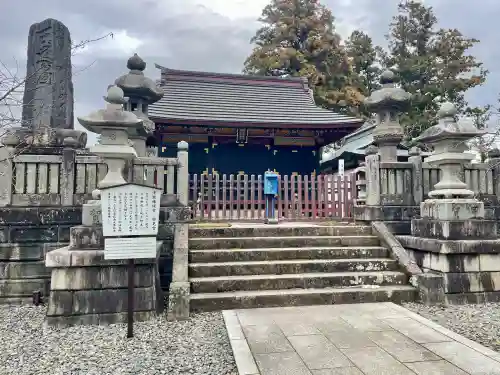 清瀧権現堂・地主妙見宮の{uncategorized: "未分類", other: "その他", undefined: "問題あり", building: "その他建物", grave: "お墓", sacred_gate: "鳥居", guardian: "狛犬", statue: "像", buddha: "仏像", history: "歴史", nature: "自然", garden: "庭園", animal: "動物", pagoda: "塔", temizu: "手水舎", mountain_gate: "山門・神門", sanctuary: "本殿・本堂", subordinate: "末社・摂社", art: "芸術", scenery: "景色", jizo: "地蔵", ema: "絵馬", goshuin: "御朱印", omikuji: "おみくじ", items: "授与品その他", amulet: "お守り", goshuincho: "御朱印帳", eats: "食事", festival: "お祭り", votive_dance: "神楽", shichigosan: "七五三参", wedding: "結婚式", experience: "体験その他", initially: "初詣", around: "周辺", anti_infection: "感染症対策"}