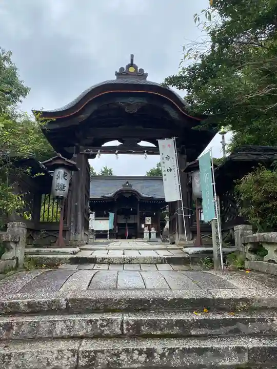 三尾神社の山門・神門