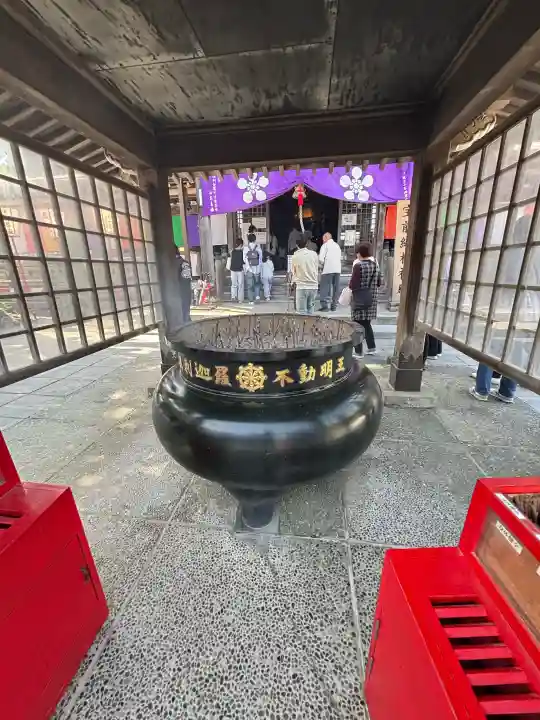 倶利迦羅不動寺山頂本堂の{uncategorized: "未分類", other: "その他", undefined: "問題あり", building: "その他建物", grave: "お墓", sacred_gate: "鳥居", guardian: "狛犬", statue: "像", buddha: "仏像", history: "歴史", nature: "自然", garden: "庭園", animal: "動物", pagoda: "塔", temizu: "手水舎", mountain_gate: "山門・神門", sanctuary: "本殿・本堂", subordinate: "末社・摂社", art: "芸術", scenery: "景色", jizo: "地蔵", ema: "絵馬", goshuin: "御朱印", omikuji: "おみくじ", items: "授与品その他", amulet: "お守り", goshuincho: "御朱印帳", eats: "食事", festival: "お祭り", votive_dance: "神楽", shichigosan: "七五三参", wedding: "結婚式", experience: "体験その他", initially: "初詣", around: "周辺", anti_infection: "感染症対策"}