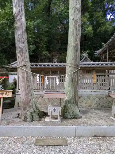 須佐神社の{uncategorized: "未分類", other: "その他", undefined: "問題あり", building: "その他建物", grave: "お墓", sacred_gate: "鳥居", guardian: "狛犬", statue: "像", buddha: "仏像", history: "歴史", nature: "自然", garden: "庭園", animal: "動物", pagoda: "塔", temizu: "手水舎", mountain_gate: "山門・神門", sanctuary: "本殿・本堂", subordinate: "末社・摂社", art: "芸術", scenery: "景色", jizo: "地蔵", ema: "絵馬", goshuin: "御朱印", omikuji: "おみくじ", items: "授与品その他", amulet: "お守り", goshuincho: "御朱印帳", eats: "食事", festival: "お祭り", votive_dance: "神楽", shichigosan: "七五三参", wedding: "結婚式", experience: "体験その他", initially: "初詣", around: "周辺", anti_infection: "感染症対策"}