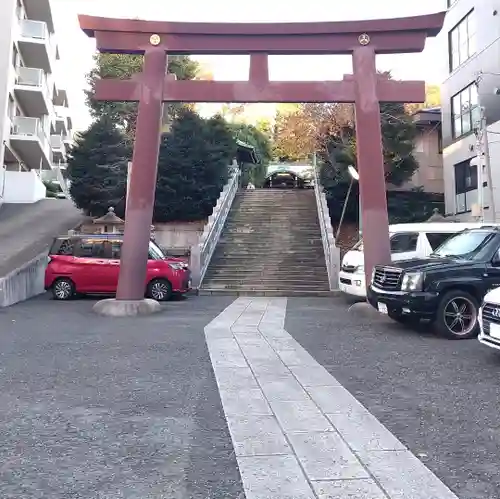 白金氷川神社の鳥居