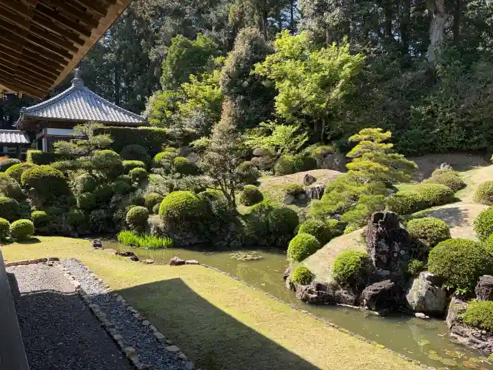 龍潭寺の{uncategorized: "未分類", other: "その他", undefined: "問題あり", building: "その他建物", grave: "お墓", sacred_gate: "鳥居", guardian: "狛犬", statue: "像", buddha: "仏像", history: "歴史", nature: "自然", garden: "庭園", animal: "動物", pagoda: "塔", temizu: "手水舎", mountain_gate: "山門・神門", sanctuary: "本殿・本堂", subordinate: "末社・摂社", art: "芸術", scenery: "景色", jizo: "地蔵", ema: "絵馬", goshuin: "御朱印", omikuji: "おみくじ", items: "授与品その他", amulet: "お守り", goshuincho: "御朱印帳", eats: "食事", festival: "お祭り", votive_dance: "神楽", shichigosan: "七五三参", wedding: "結婚式", experience: "体験その他", initially: "初詣", around: "周辺", anti_infection: "感染症対策"}