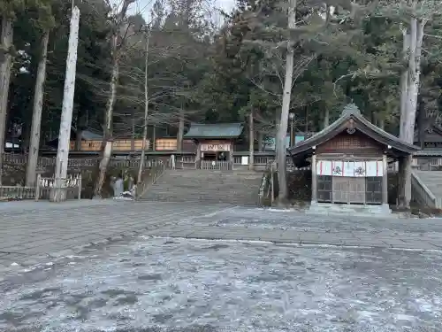 諏訪大社の{uncategorized: "未分類", other: "その他", undefined: "問題あり", building: "その他建物", grave: "お墓", sacred_gate: "鳥居", guardian: "狛犬", statue: "像", buddha: "仏像", history: "歴史", nature: "自然", garden: "庭園", animal: "動物", pagoda: "塔", temizu: "手水舎", mountain_gate: "山門・神門", sanctuary: "本殿・本堂", subordinate: "末社・摂社", art: "芸術", scenery: "景色", jizo: "地蔵", ema: "絵馬", goshuin: "御朱印", omikuji: "おみくじ", items: "授与品その他", amulet: "お守り", goshuincho: "御朱印帳", eats: "食事", festival: "お祭り", votive_dance: "神楽", shichigosan: "七五三参", wedding: "結婚式", experience: "体験その他", initially: "初詣", around: "周辺", anti_infection: "感染症対策"}