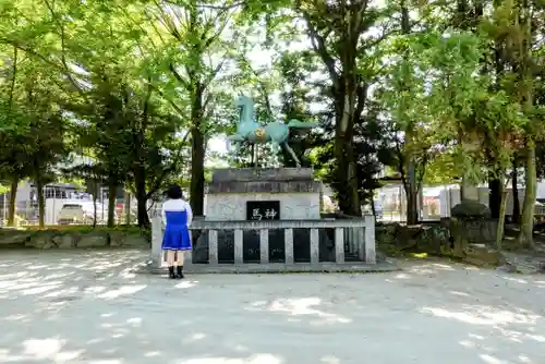 挙母神社の像