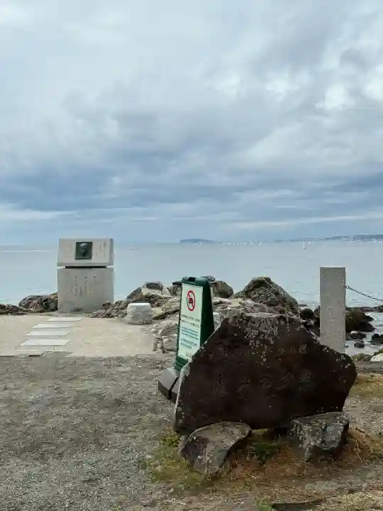 森戸大明神(森戸神社)の{uncategorized: "未分類", other: "その他", undefined: "問題あり", building: "その他建物", grave: "お墓", sacred_gate: "鳥居", guardian: "狛犬", statue: "像", buddha: "仏像", history: "歴史", nature: "自然", garden: "庭園", animal: "動物", pagoda: "塔", temizu: "手水舎", mountain_gate: "山門・神門", sanctuary: "本殿・本堂", subordinate: "末社・摂社", art: "芸術", scenery: "景色", jizo: "地蔵", ema: "絵馬", goshuin: "御朱印", omikuji: "おみくじ", items: "授与品その他", amulet: "お守り", goshuincho: "御朱印帳", eats: "食事", festival: "お祭り", votive_dance: "神楽", shichigosan: "七五三参", wedding: "結婚式", experience: "体験その他", initially: "初詣", around: "周辺", anti_infection: "感染症対策"}