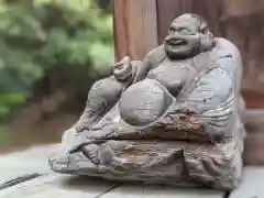 金崎神社の像