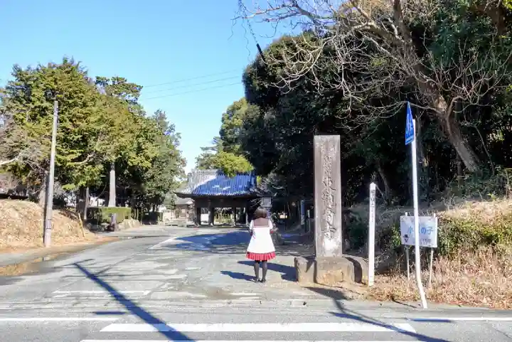 東観音寺の山門・神門