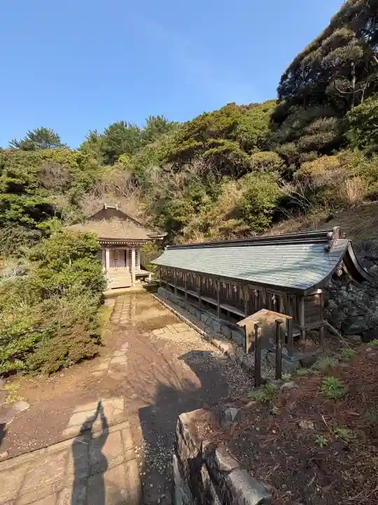 日御碕神社の{uncategorized: "未分類", other: "その他", undefined: "問題あり", building: "その他建物", grave: "お墓", sacred_gate: "鳥居", guardian: "狛犬", statue: "像", buddha: "仏像", history: "歴史", nature: "自然", garden: "庭園", animal: "動物", pagoda: "塔", temizu: "手水舎", mountain_gate: "山門・神門", sanctuary: "本殿・本堂", subordinate: "末社・摂社", art: "芸術", scenery: "景色", jizo: "地蔵", ema: "絵馬", goshuin: "御朱印", omikuji: "おみくじ", items: "授与品その他", amulet: "お守り", goshuincho: "御朱印帳", eats: "食事", festival: "お祭り", votive_dance: "神楽", shichigosan: "七五三参", wedding: "結婚式", experience: "体験その他", initially: "初詣", around: "周辺", anti_infection: "感染症対策"}