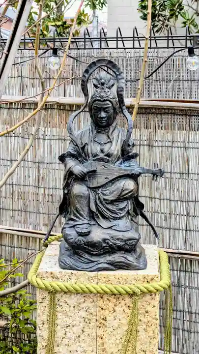 駒込妙義神社の像