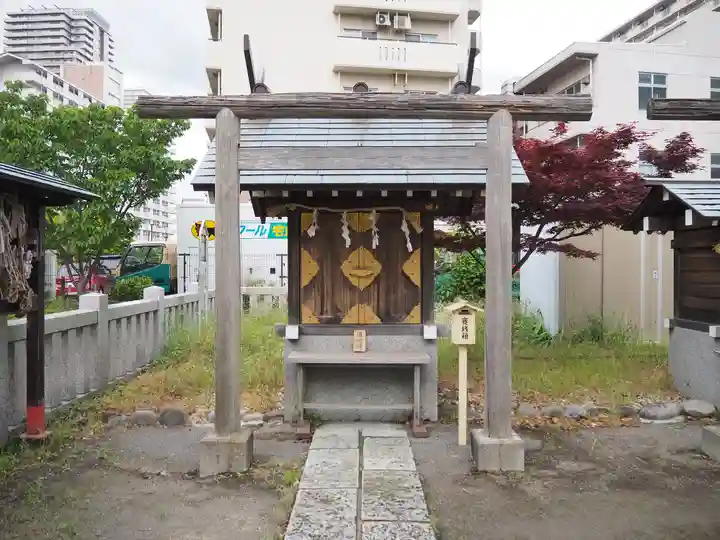 胡録神社の末社・摂社