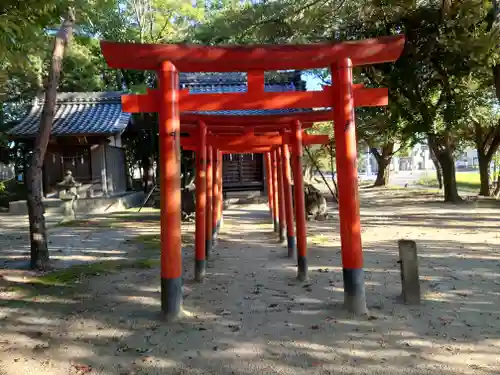神明社・小河天神社合殿の末社・摂社