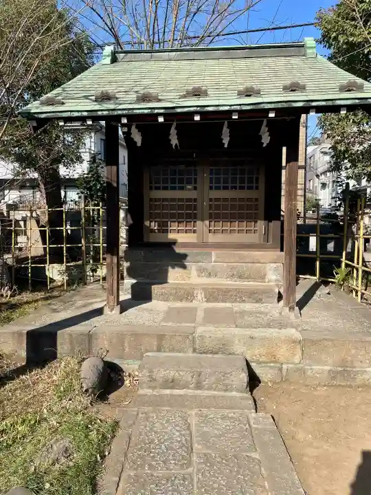 新宿下落合氷川神社の{uncategorized: "未分類", other: "その他", undefined: "問題あり", building: "その他建物", grave: "お墓", sacred_gate: "鳥居", guardian: "狛犬", statue: "像", buddha: "仏像", history: "歴史", nature: "自然", garden: "庭園", animal: "動物", pagoda: "塔", temizu: "手水舎", mountain_gate: "山門・神門", sanctuary: "本殿・本堂", subordinate: "末社・摂社", art: "芸術", scenery: "景色", jizo: "地蔵", ema: "絵馬", goshuin: "御朱印", omikuji: "おみくじ", items: "授与品その他", amulet: "お守り", goshuincho: "御朱印帳", eats: "食事", festival: "お祭り", votive_dance: "神楽", shichigosan: "七五三参", wedding: "結婚式", experience: "体験その他", initially: "初詣", around: "周辺", anti_infection: "感染症対策"}