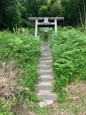 豊田温泉神社の{uncategorized: "未分類", other: "その他", undefined: "問題あり", building: "その他建物", grave: "お墓", sacred_gate: "鳥居", guardian: "狛犬", statue: "像", buddha: "仏像", history: "歴史", nature: "自然", garden: "庭園", animal: "動物", pagoda: "塔", temizu: "手水舎", mountain_gate: "山門・神門", sanctuary: "本殿・本堂", subordinate: "末社・摂社", art: "芸術", scenery: "景色", jizo: "地蔵", ema: "絵馬", goshuin: "御朱印", omikuji: "おみくじ", items: "授与品その他", amulet: "お守り", goshuincho: "御朱印帳", eats: "食事", festival: "お祭り", votive_dance: "神楽", shichigosan: "七五三参", wedding: "結婚式", experience: "体験その他", initially: "初詣", around: "周辺", anti_infection: "感染症対策"}