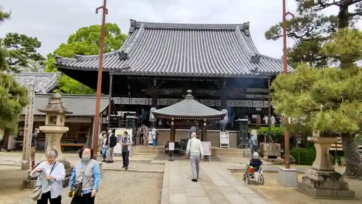 葛井寺の{uncategorized: "未分類", other: "その他", undefined: "問題あり", building: "その他建物", grave: "お墓", sacred_gate: "鳥居", guardian: "狛犬", statue: "像", buddha: "仏像", history: "歴史", nature: "自然", garden: "庭園", animal: "動物", pagoda: "塔", temizu: "手水舎", mountain_gate: "山門・神門", sanctuary: "本殿・本堂", subordinate: "末社・摂社", art: "芸術", scenery: "景色", jizo: "地蔵", ema: "絵馬", goshuin: "御朱印", omikuji: "おみくじ", items: "授与品その他", amulet: "お守り", goshuincho: "御朱印帳", eats: "食事", festival: "お祭り", votive_dance: "神楽", shichigosan: "七五三参", wedding: "結婚式", experience: "体験その他", initially: "初詣", around: "周辺", anti_infection: "感染症対策"}
