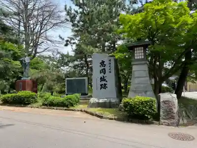 射水神社の{uncategorized: "未分類", other: "その他", undefined: "問題あり", building: "その他建物", grave: "お墓", sacred_gate: "鳥居", guardian: "狛犬", statue: "像", buddha: "仏像", history: "歴史", nature: "自然", garden: "庭園", animal: "動物", pagoda: "塔", temizu: "手水舎", mountain_gate: "山門・神門", sanctuary: "本殿・本堂", subordinate: "末社・摂社", art: "芸術", scenery: "景色", jizo: "地蔵", ema: "絵馬", goshuin: "御朱印", omikuji: "おみくじ", items: "授与品その他", amulet: "お守り", goshuincho: "御朱印帳", eats: "食事", festival: "お祭り", votive_dance: "神楽", shichigosan: "七五三参", wedding: "結婚式", experience: "体験その他", initially: "初詣", around: "周辺", anti_infection: "感染症対策"}