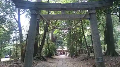 鴨鳥五所神社の鳥居