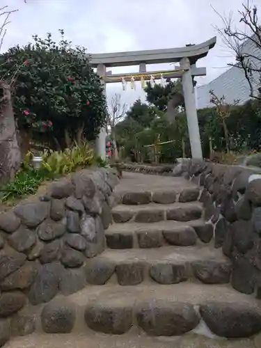 横浜御嶽神社の鳥居