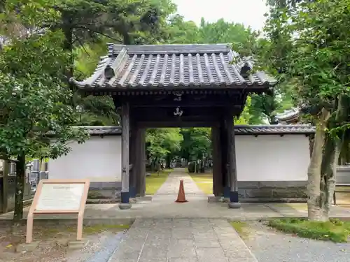 長久寺の山門