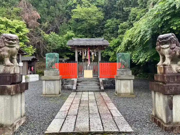 出世稲荷神社の本殿
