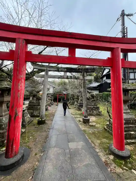 松江城山稲荷神社の{uncategorized: "未分類", other: "その他", undefined: "問題あり", building: "その他建物", grave: "お墓", sacred_gate: "鳥居", guardian: "狛犬", statue: "像", buddha: "仏像", history: "歴史", nature: "自然", garden: "庭園", animal: "動物", pagoda: "塔", temizu: "手水舎", mountain_gate: "山門・神門", sanctuary: "本殿・本堂", subordinate: "末社・摂社", art: "芸術", scenery: "景色", jizo: "地蔵", ema: "絵馬", goshuin: "御朱印", omikuji: "おみくじ", items: "授与品その他", amulet: "お守り", goshuincho: "御朱印帳", eats: "食事", festival: "お祭り", votive_dance: "神楽", shichigosan: "七五三参", wedding: "結婚式", experience: "体験その他", initially: "初詣", around: "周辺", anti_infection: "感染症対策"}