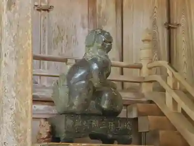 三輪神社の狛犬