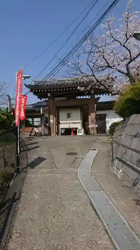 大船観音寺の山門