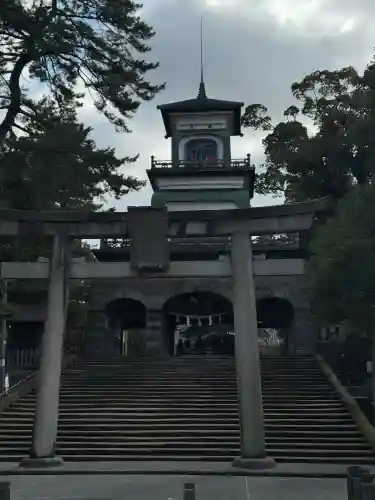 尾山神社の{uncategorized: "未分類", other: "その他", undefined: "問題あり", building: "その他建物", grave: "お墓", sacred_gate: "鳥居", guardian: "狛犬", statue: "像", buddha: "仏像", history: "歴史", nature: "自然", garden: "庭園", animal: "動物", pagoda: "塔", temizu: "手水舎", mountain_gate: "山門・神門", sanctuary: "本殿・本堂", subordinate: "末社・摂社", art: "芸術", scenery: "景色", jizo: "地蔵", ema: "絵馬", goshuin: "御朱印", omikuji: "おみくじ", items: "授与品その他", amulet: "お守り", goshuincho: "御朱印帳", eats: "食事", festival: "お祭り", votive_dance: "神楽", shichigosan: "七五三参", wedding: "結婚式", experience: "体験その他", initially: "初詣", around: "周辺", anti_infection: "感染症対策"}