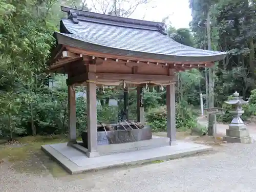 大和神社の手水舎