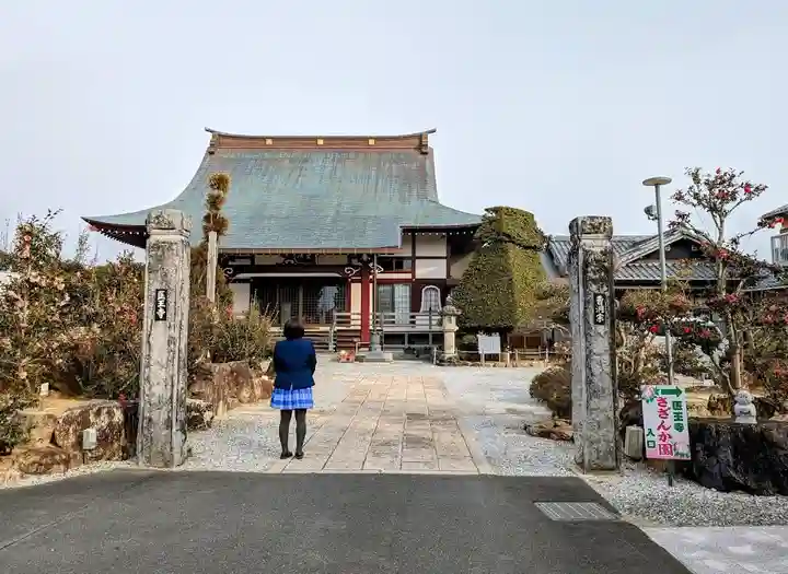 医王寺の本殿・本堂