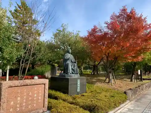 福井神社の像