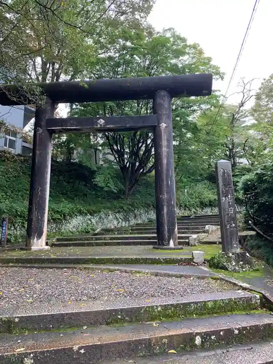 神明社の鳥居