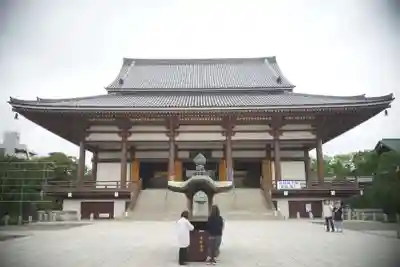 西新井大師総持寺の本殿・本堂