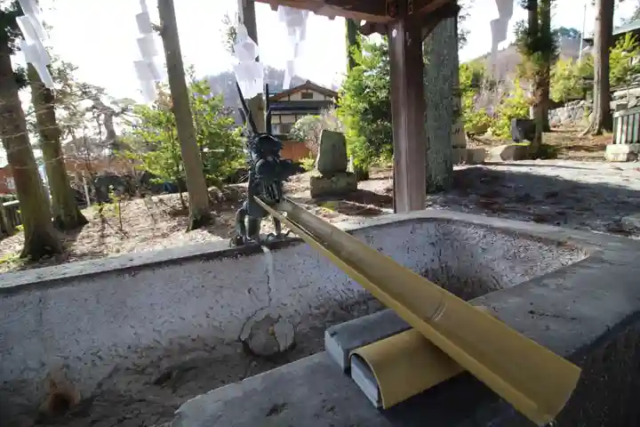 諏訪大社上社前宮の手水舎