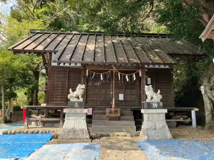 師岡神社の{uncategorized: "未分類", other: "その他", undefined: "問題あり", building: "その他建物", grave: "お墓", sacred_gate: "鳥居", guardian: "狛犬", statue: "像", buddha: "仏像", history: "歴史", nature: "自然", garden: "庭園", animal: "動物", pagoda: "塔", temizu: "手水舎", mountain_gate: "山門・神門", sanctuary: "本殿・本堂", subordinate: "末社・摂社", art: "芸術", scenery: "景色", jizo: "地蔵", ema: "絵馬", goshuin: "御朱印", omikuji: "おみくじ", items: "授与品その他", amulet: "お守り", goshuincho: "御朱印帳", eats: "食事", festival: "お祭り", votive_dance: "神楽", shichigosan: "七五三参", wedding: "結婚式", experience: "体験その他", initially: "初詣", around: "周辺", anti_infection: "感染症対策"}