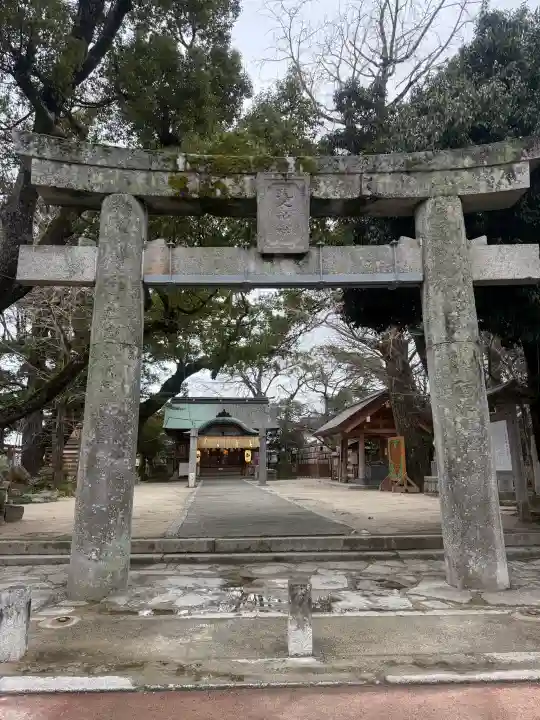 現人神社の{uncategorized: "未分類", other: "その他", undefined: "問題あり", building: "その他建物", grave: "お墓", sacred_gate: "鳥居", guardian: "狛犬", statue: "像", buddha: "仏像", history: "歴史", nature: "自然", garden: "庭園", animal: "動物", pagoda: "塔", temizu: "手水舎", mountain_gate: "山門・神門", sanctuary: "本殿・本堂", subordinate: "末社・摂社", art: "芸術", scenery: "景色", jizo: "地蔵", ema: "絵馬", goshuin: "御朱印", omikuji: "おみくじ", items: "授与品その他", amulet: "お守り", goshuincho: "御朱印帳", eats: "食事", festival: "お祭り", votive_dance: "神楽", shichigosan: "七五三参", wedding: "結婚式", experience: "体験その他", initially: "初詣", around: "周辺", anti_infection: "感染症対策"}
